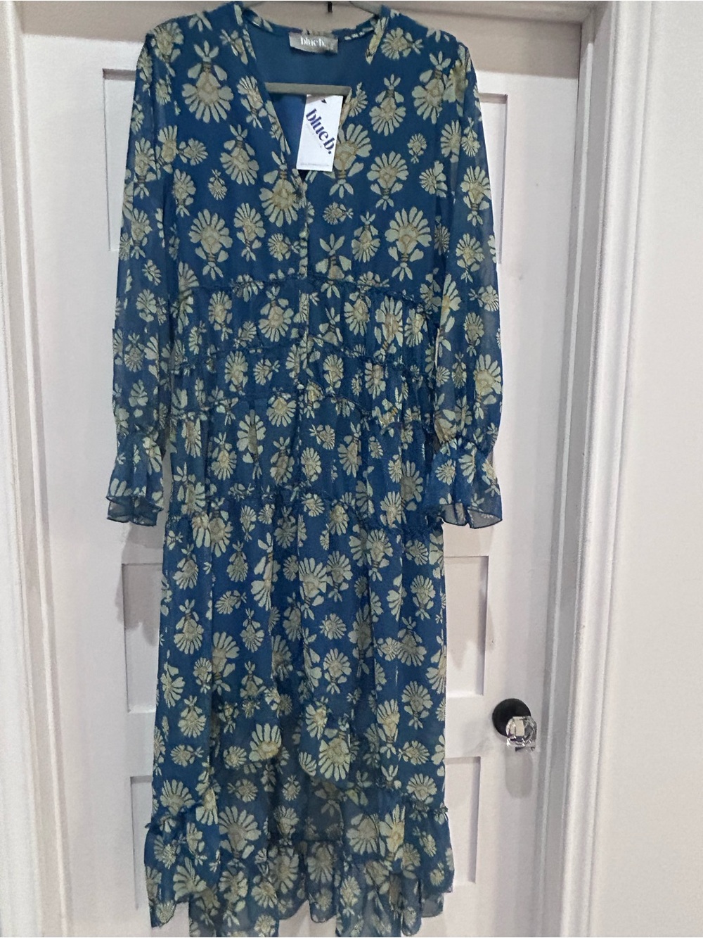 NWT size M “blue b. Collection” Blue Floral Hi-Lo Tiered Dress